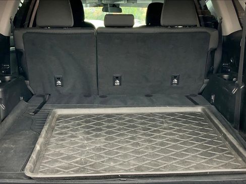 Used 2018 Toyota Highlander LE image 34