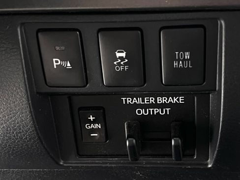 Used 2018 Toyota Tundra SR5 w/ TRD Off Road Package AWD/4WD image 21
