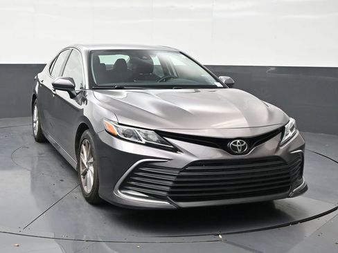 Used 2022 Toyota Camry LE FWD image 7