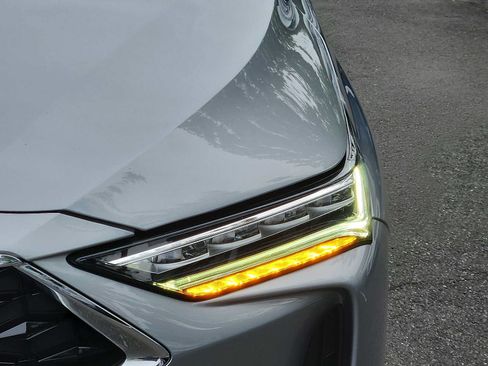 Used 2023 Acura MDX SH-AWD image 9