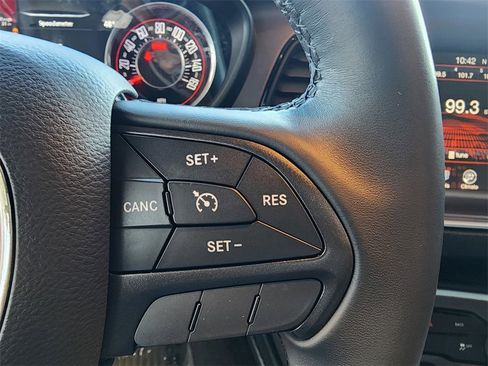 Used 2016 Dodge Challenger R/T image 21