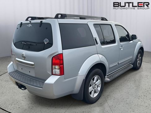 Used 2011 Nissan Pathfinder SV image 6