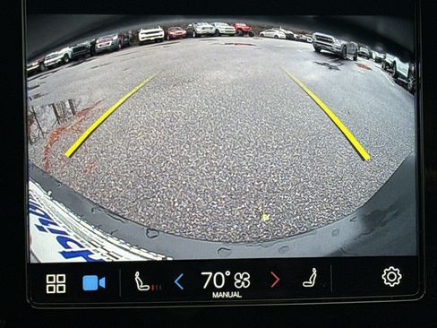 Used 2023 Volvo XC40 Recharge Core image 24