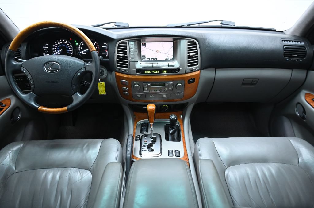 Used 2004 Lexus LX 470 4WD w/ Preferred Accessory Pkg image 23