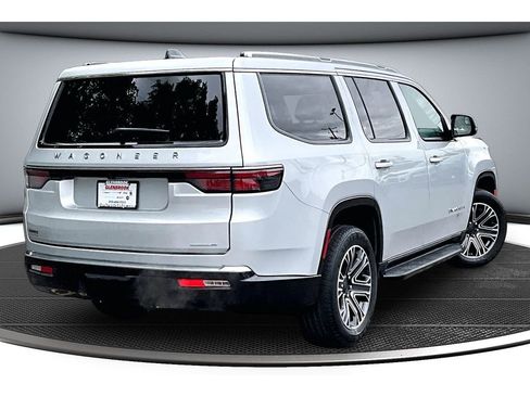 Certified 2024 Jeep Wagoneer Series II w/ Flexible Seating Group AWD/4WD image 14