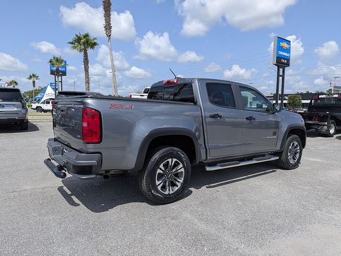 Used 2022 Chevrolet Colorado Z71 AWD/4WD image 3