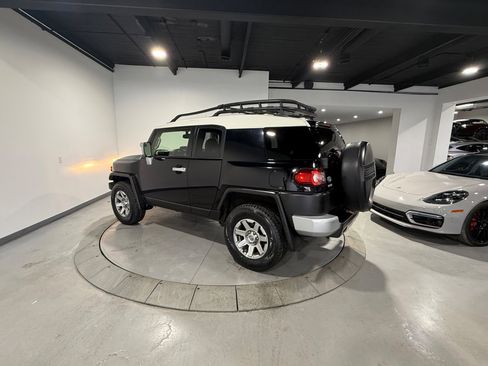 Used 2014 Toyota FJ Cruiser 4WD image 21