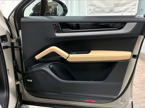 New 2026 Porsche Cayenne image 28