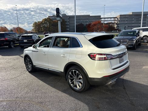 Used 2022 Lincoln Nautilus Reserve w/ Equipment Group 201A image 5