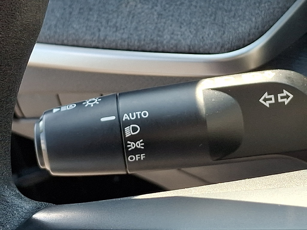 Used 2025 Nissan Kicks SV FWD image 23