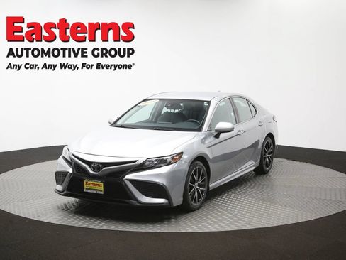 Used 2021 Toyota Camry SE w/ Carpet Mat Package (TMS) FWD image 54
