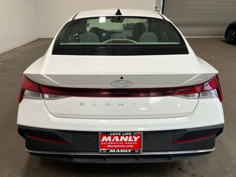 Used 2024 Hyundai Elantra SEL FWD image 4