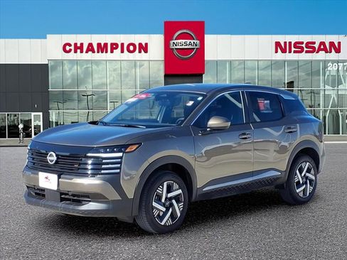 Used 2025 Nissan Kicks SV image 3