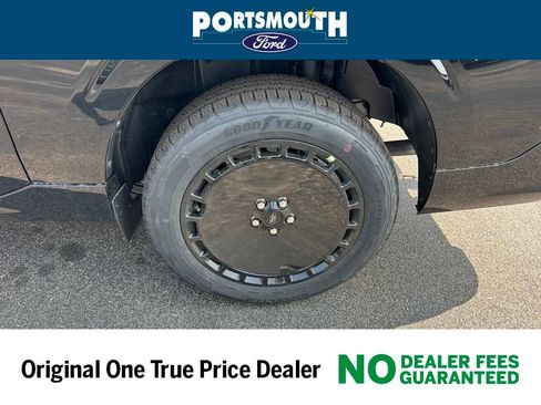 New 2025 Ford Maverick Lobo image 28