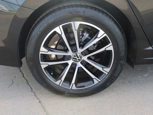 Used 2024 Volkswagen Jetta Sport image 7