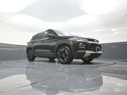 Used 2023 Chevrolet TrailBlazer LT w/ Convenience Package image 9