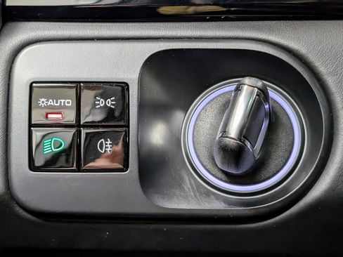 Used 2020 Porsche Cayenne Turbo image 32