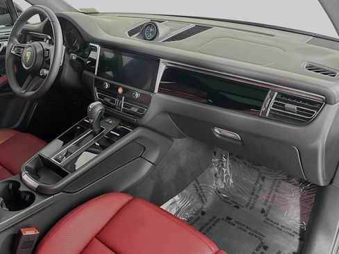Certified 2025 Porsche Macan image 31