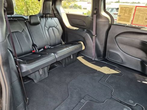 Used 2025 Chrysler Pacifica Select FWD image 30