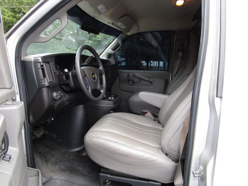 Used 2022 Chevrolet Express 2500 Extended w/ Driver Convenience Package image 12