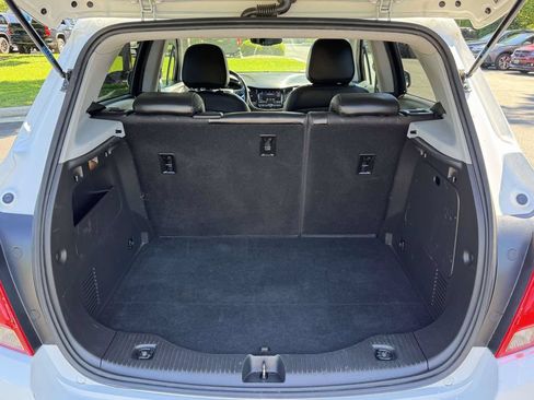 Used 2020 Chevrolet Trax LT w/ LT Convenience Package FWD image 17