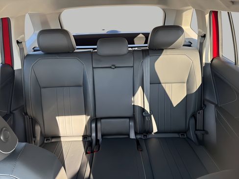 Used 2023 Volkswagen Tiguan SE image 23