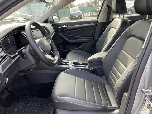 Used 2022 Volkswagen Jetta SE image 24