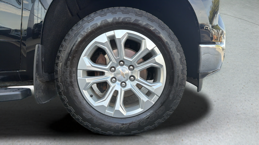 Used 2024 Chevrolet Silverado 1500 LTZ AWD/4WD image 12