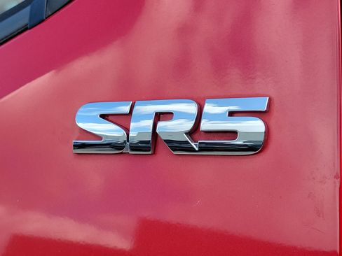 Used 2021 Toyota Tacoma SR5 AWD/4WD image 10