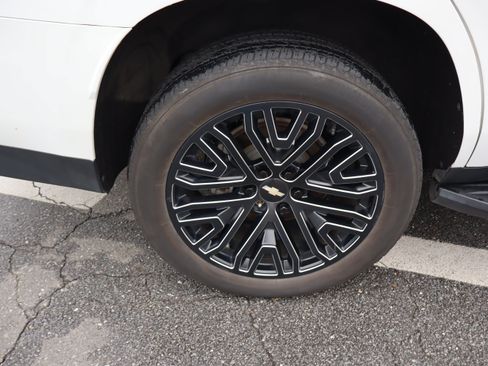 Used 2021 Chevrolet Tahoe Premier w/ Premium Package RWD image 42