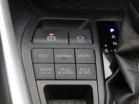 Used 2020 Toyota RAV4 XLE Premium image 23