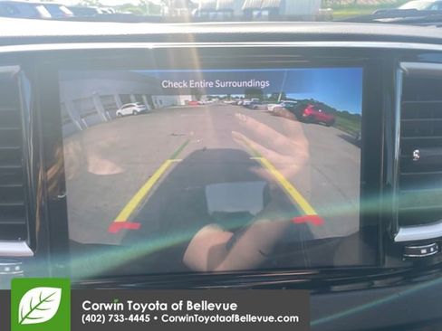 Used 2024 Chrysler Pacifica Touring-L FWD image 13