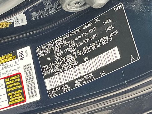 Used 2025 Toyota Sienna XLE image 31