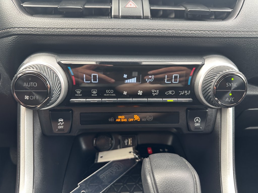 Used 2025 Toyota RAV4 XLE AWD/4WD image 18