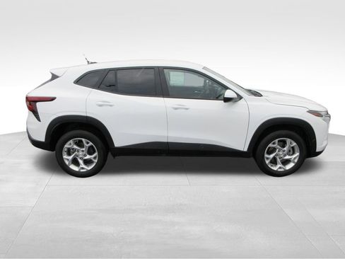 Certified 2025 Chevrolet Trax LS w/ LS Convenience Package FWD image 6