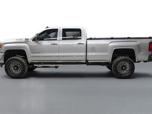 Used 2019 GMC Sierra 3500 SLT w/ Duramax Plus Package AWD/4WD image 6