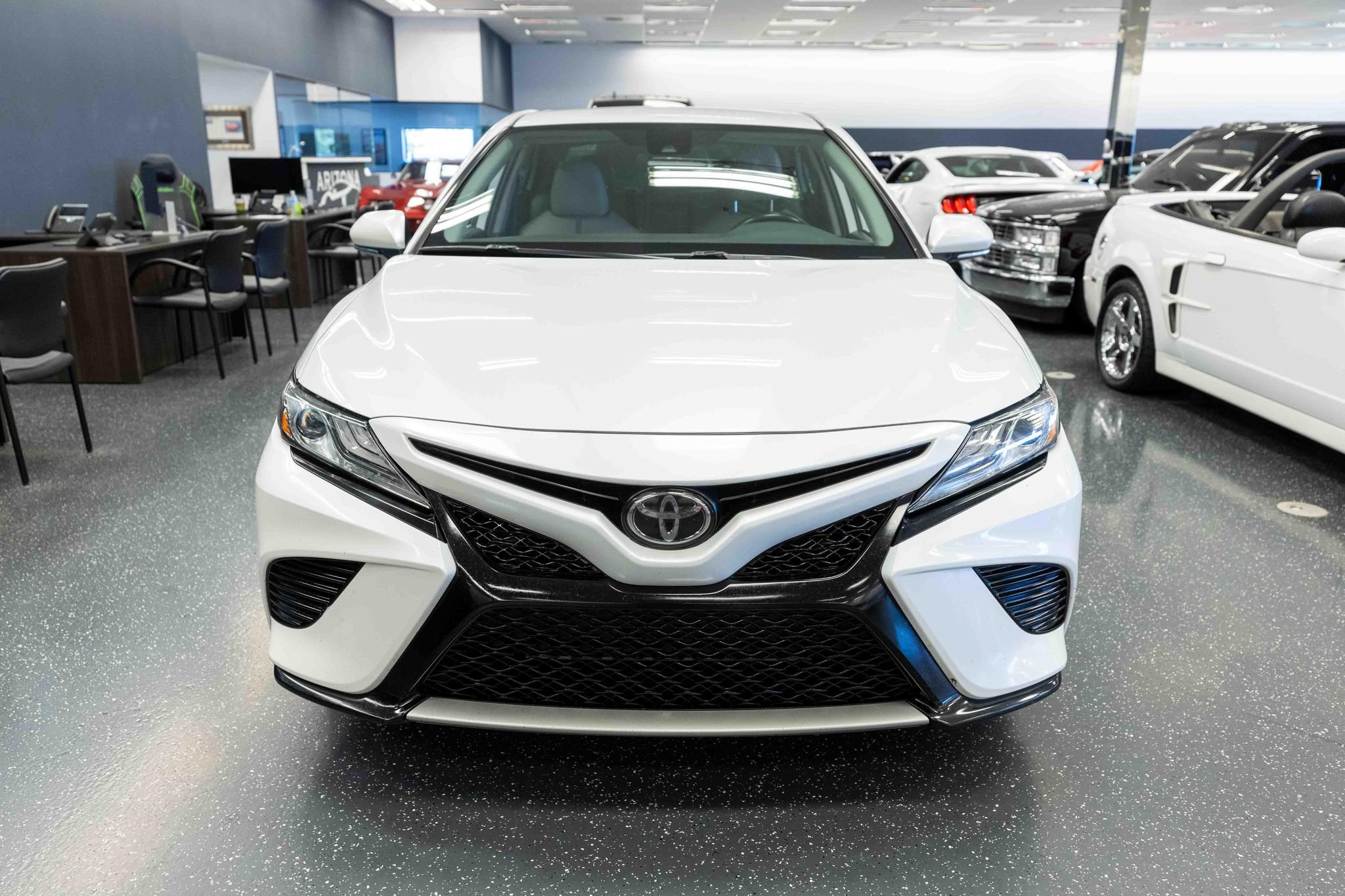 Used 2019 Toyota Camry XSE w/ Carpet Mat Package FWD image 2