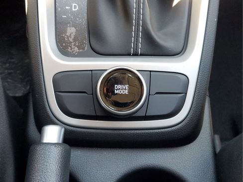Certified 2025 Hyundai Venue SEL FWD image 26