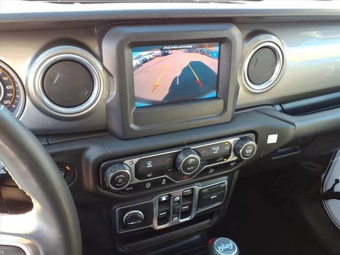 Used 2018 Jeep Wrangler Unlimited Sahara image 21