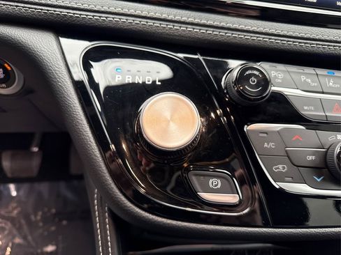 Used 2024 Chrysler Pacifica Limited w/ S Appearance Package image 38