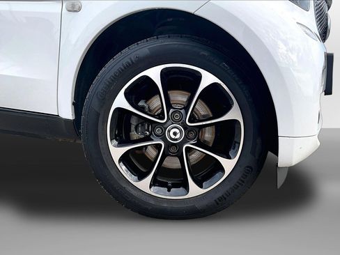 Used 2016 smart fortwo passion RWD image 9