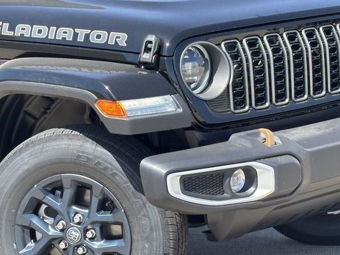 New 2026 Jeep Gladiator Sport AWD/4WD image 9