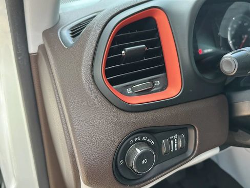 Used 2016 Jeep Renegade Latitude w/ Safety & Security Group FWD image 33