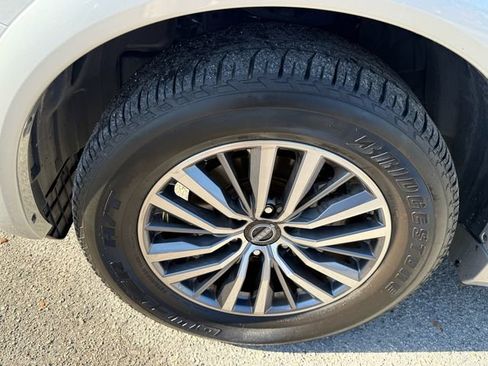 Used 2024 Nissan Armada SL w/ Captain's Chairs Package image 9