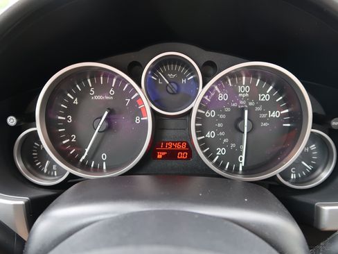 Used 2010 MAZDA MX-5 Miata Grand Touring w/ Premium Pkg RWD image 19