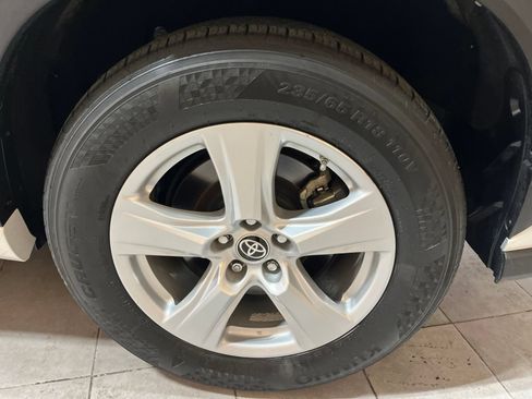 Used 2022 Toyota Highlander L FWD image 12