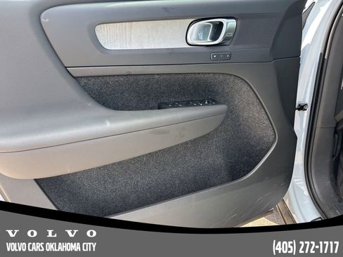Used 2025 Volvo XC40 B5 Plus image 14