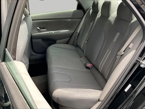 Used 2025 Hyundai Elantra Hybrid FWD image 21