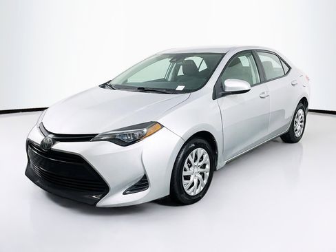 Used 2019 Toyota Corolla LE image 3
