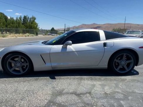 Used 2006 Chevrolet Corvette Coupe w/ Preferred Equipment Group RWD image 5